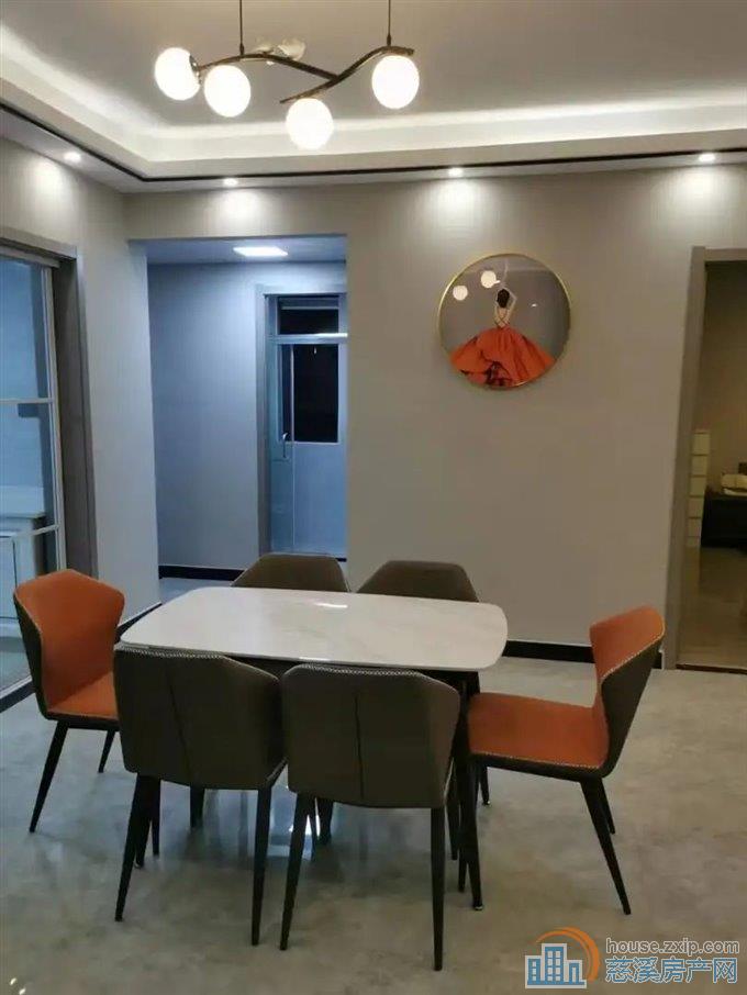 锦尚府128平235万带车位中间楼层