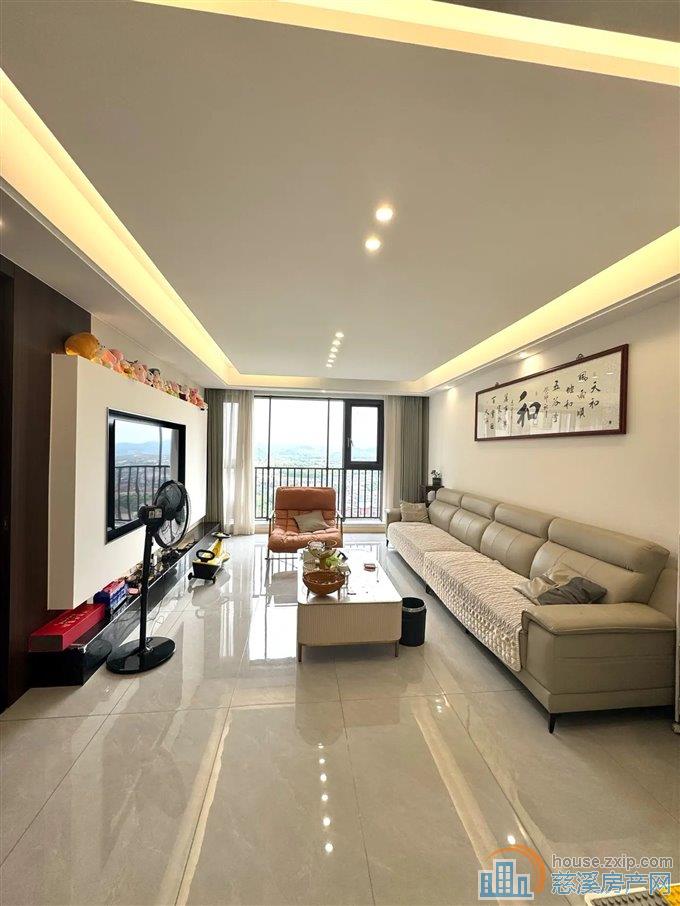 精装出售青 樾府131平152.8万