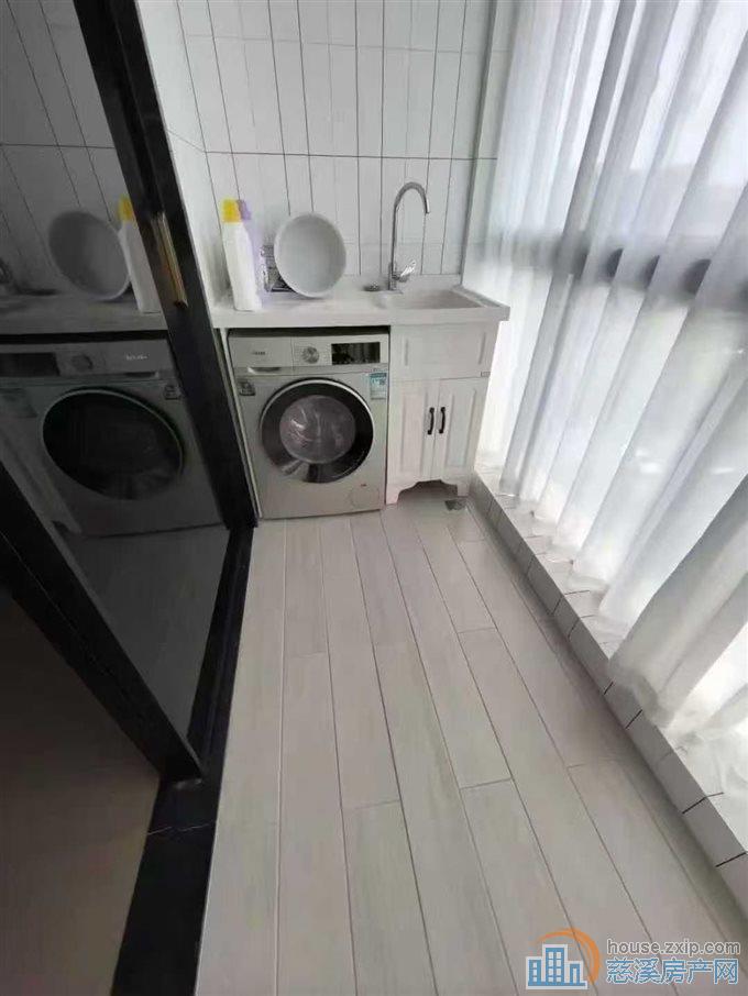 御龙公寓143平好楼层精装车位可读书