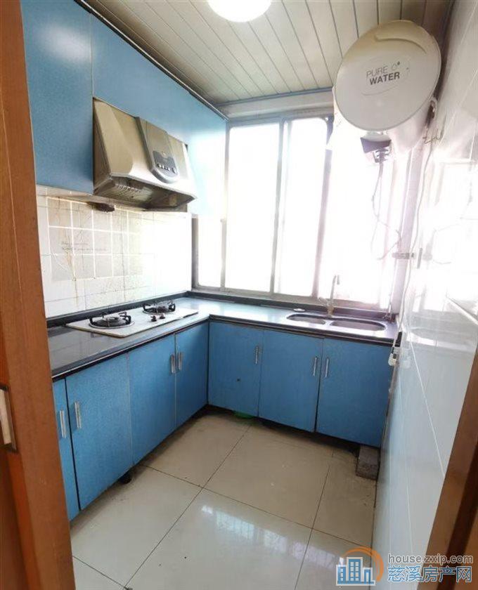 金山新村东区4楼60平+架空层精装56万