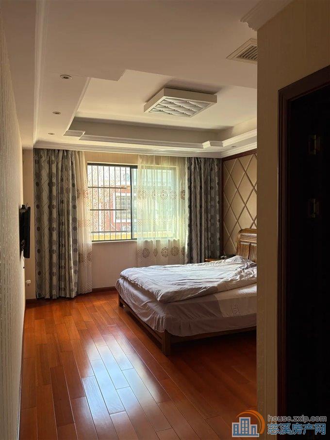 兴隆苑  三通三  精装修