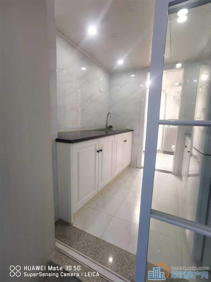 高丰家园精装修单身公寓1600直接钥匙在