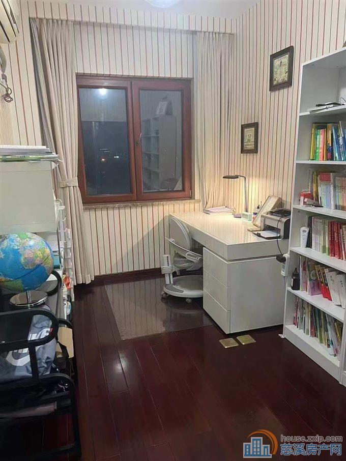 和润公寓好楼层三室两厅两卫精装车库