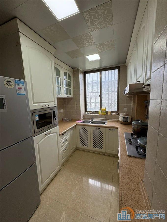 鸿都大厦 精装修 97平 106.6万