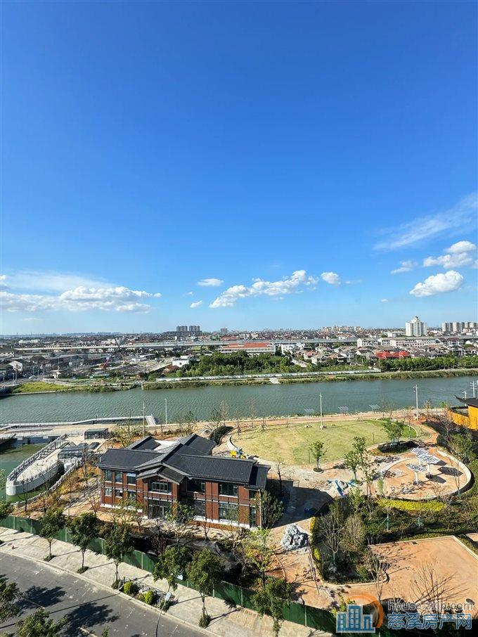 美的君耀府 毛坯146平方252万江景房