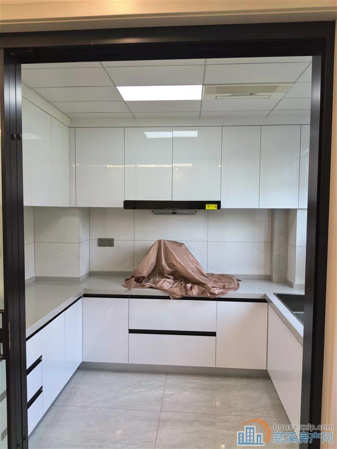 盛泰嘉苑  精装修 三室两厅两卫