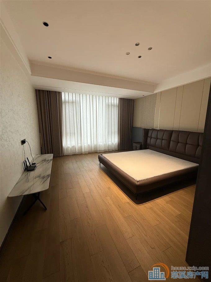 君慈名府220平带阳光房828万