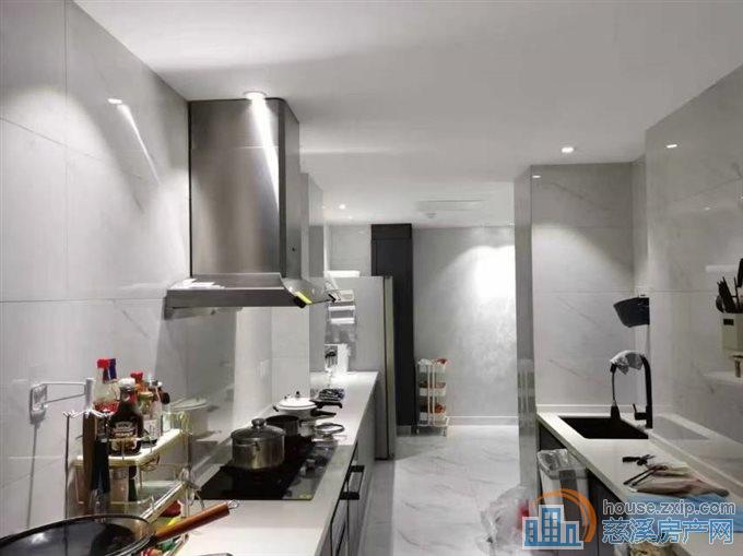 伊顿花苑层佳207平大平层精装228万