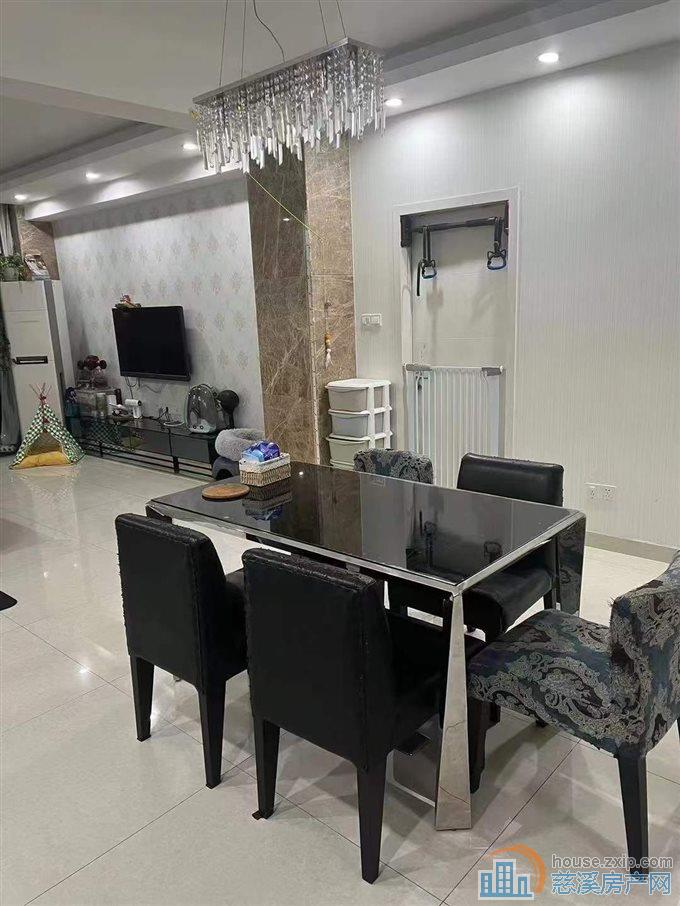 和润公寓好楼层三室两厅两卫精装车库