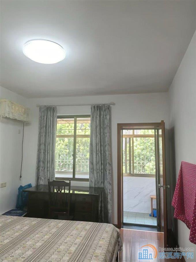 金山东区低楼层72平精装拎包入住