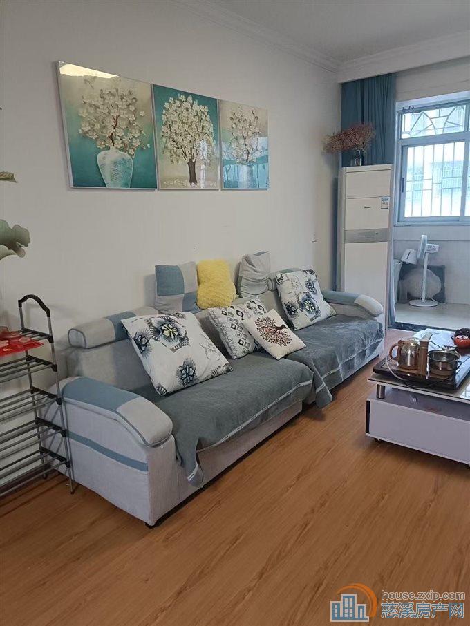 金山东区3楼现代装修69平架空层