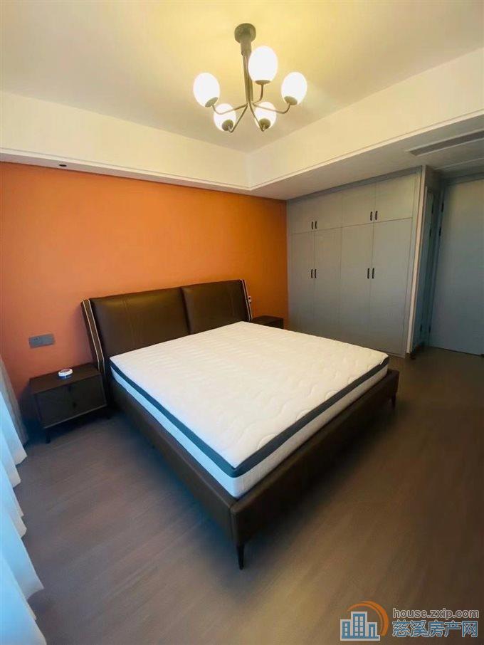 江滨壹号院103平中上层现代装修满2年