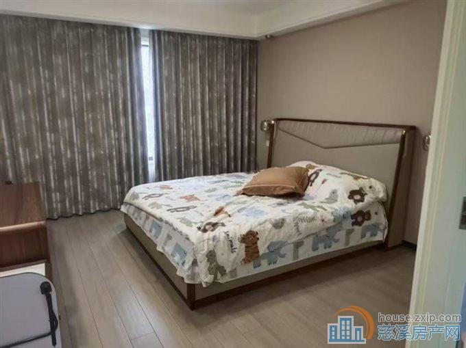 保利府院江南10楼126平婚装171万