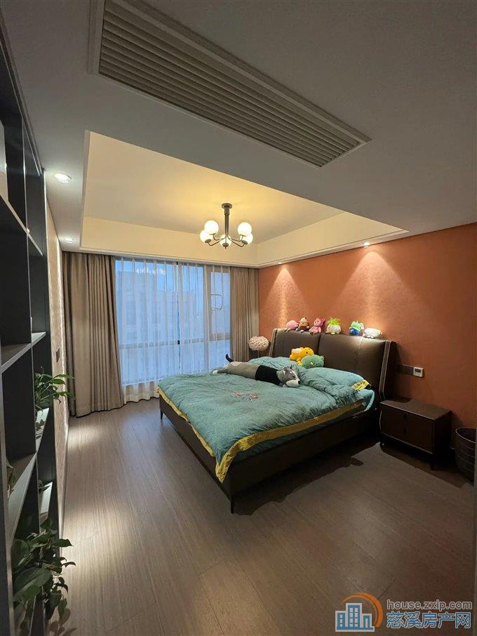 江畔壹号苑 精装101平方138万