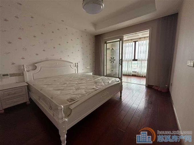 嘉景园边套精装修带车位储藏间拎包入住