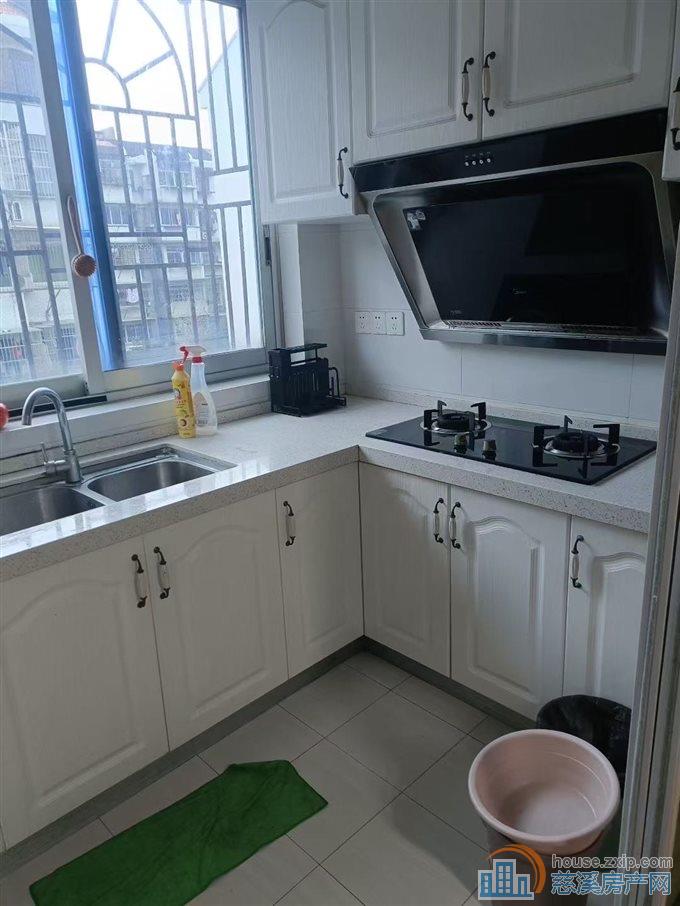 金山东区3楼现代装修69平架空层