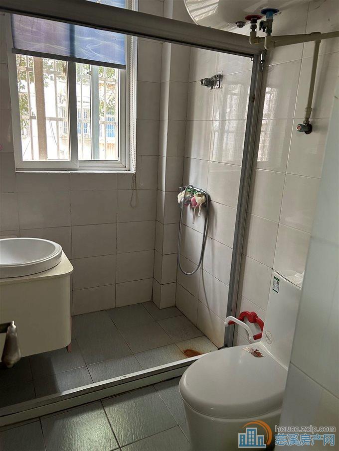 金山新村1楼60平精装修68万直接