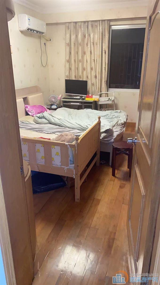金山东区3楼92平+架《10平》87万
