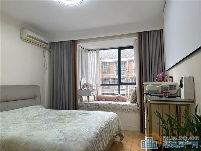 急卖 天和家园136平方128万带车位