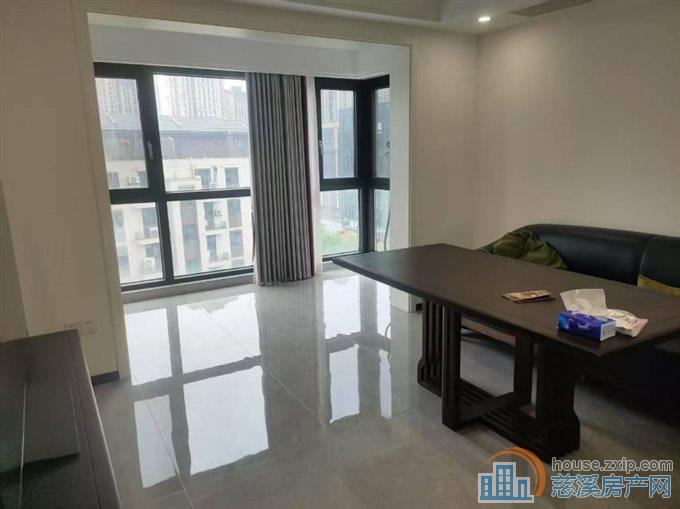 保利府院江南10楼126平婚装171万