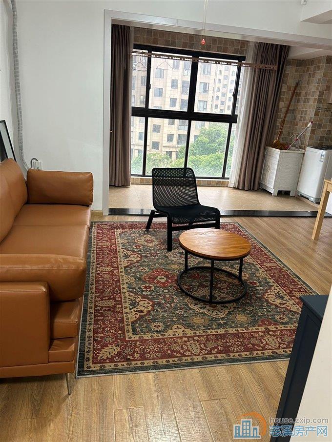 欢乐颂5楼精装修107平156万直接