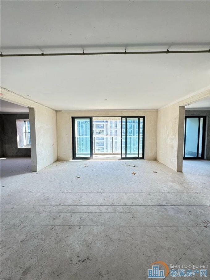 美的君耀府 毛坯146平方252万江景房