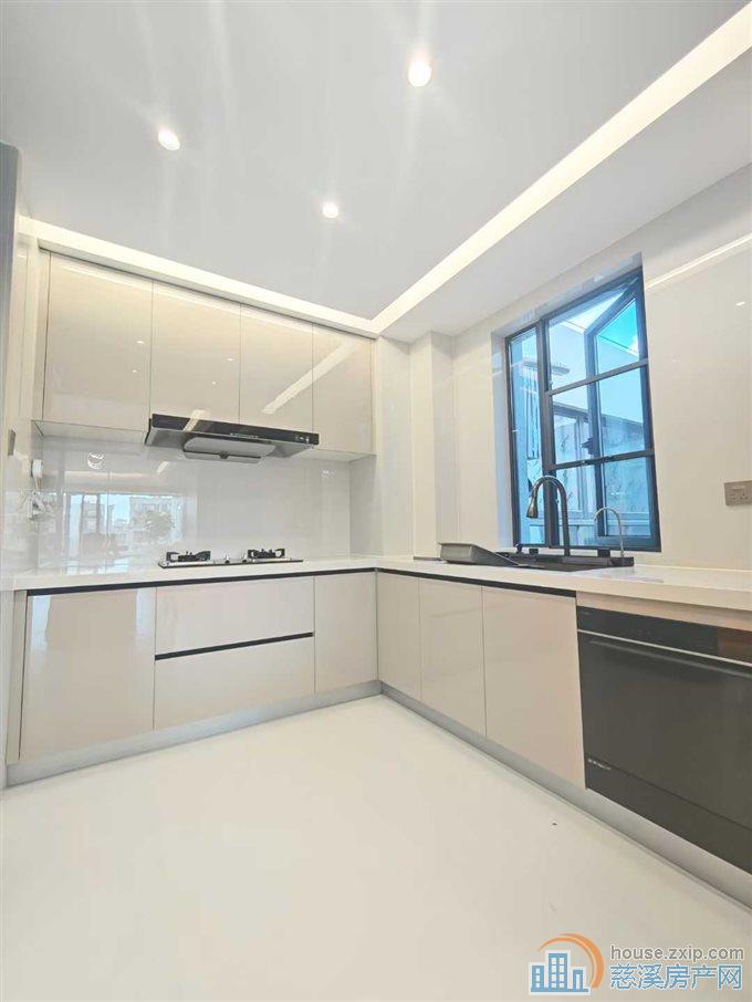 紫阙台三室两厅两卫全新精装带地暖直接钥匙