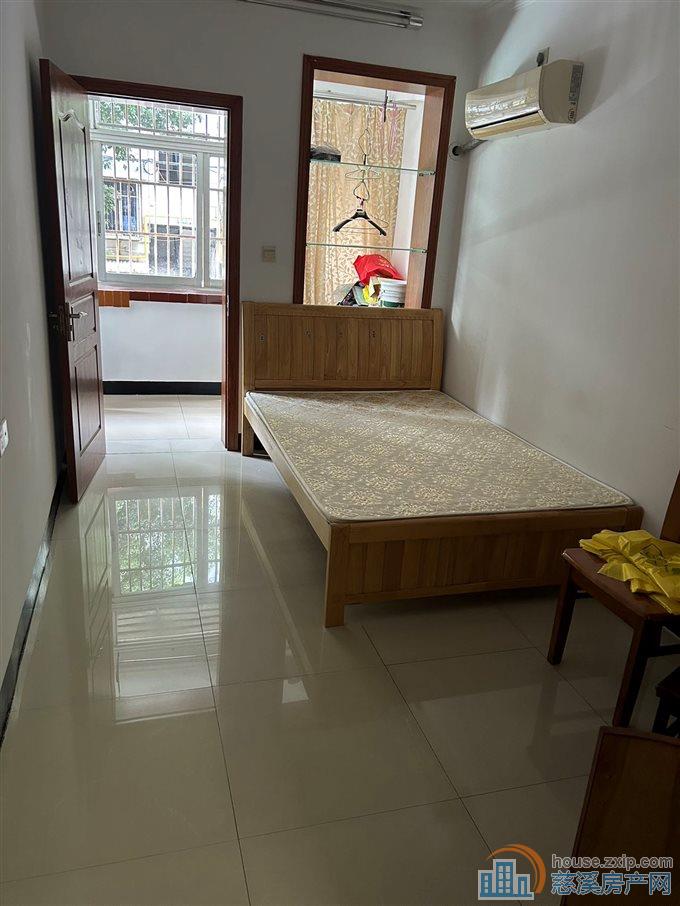 金山新村1楼60平精装修68万直接