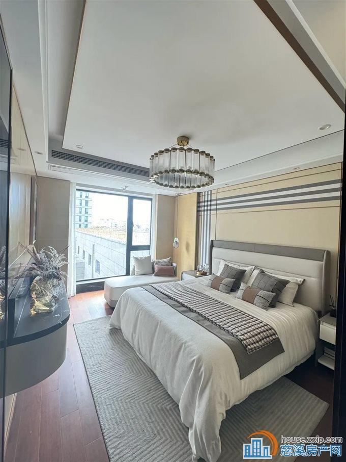 万固143平豪华装修，4间朝南