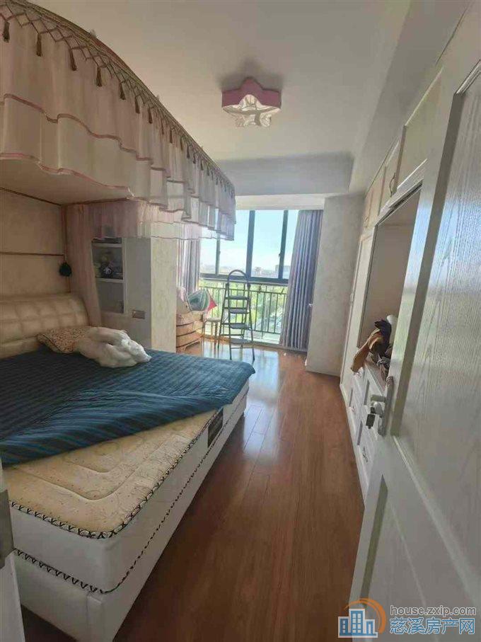 界牌新村145平精装带车位储藏室162万