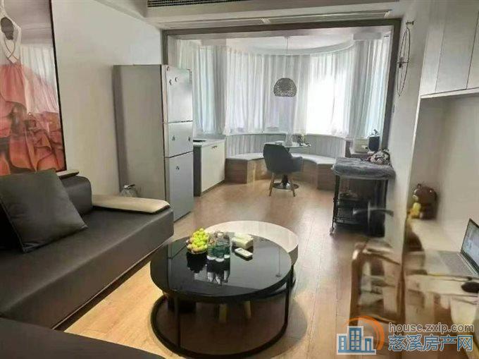 茜苑新村一楼70平三室豪装143.8万