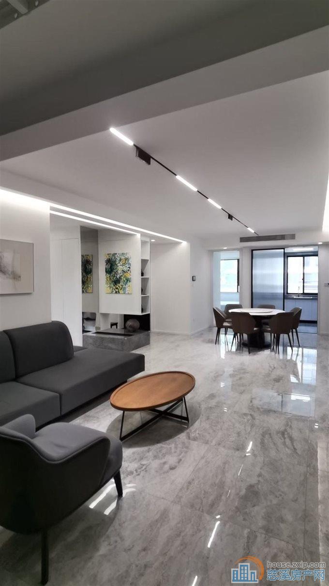 锦尚府小区中间位置128平带车位精装