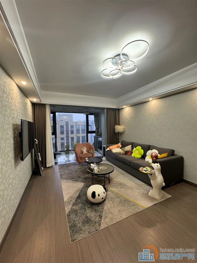 江畔壹号苑 精装101平方138万