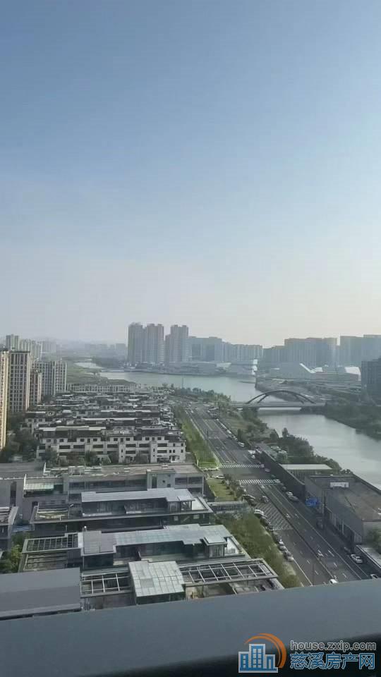 湖樾云著143平4室楼层佳275万白坯