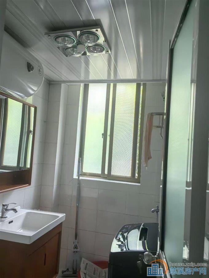 金山东区低楼层72平精装拎包入住