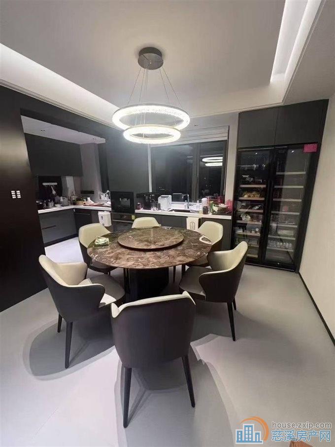 江岸臻园197平楼层全新豪装带2车位