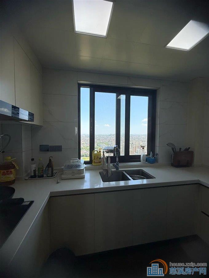 俯院江南北区126平178万送车位