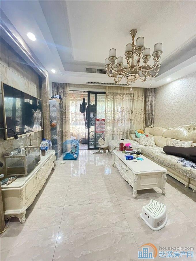 金仕华庭123平158万西边套婚装