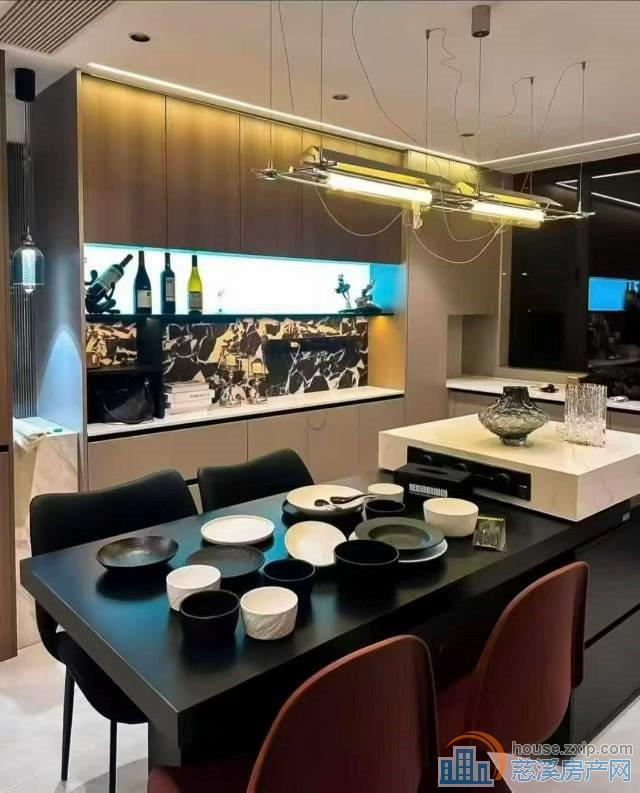 逸湾小筑精装三房112平带车位拎包入住