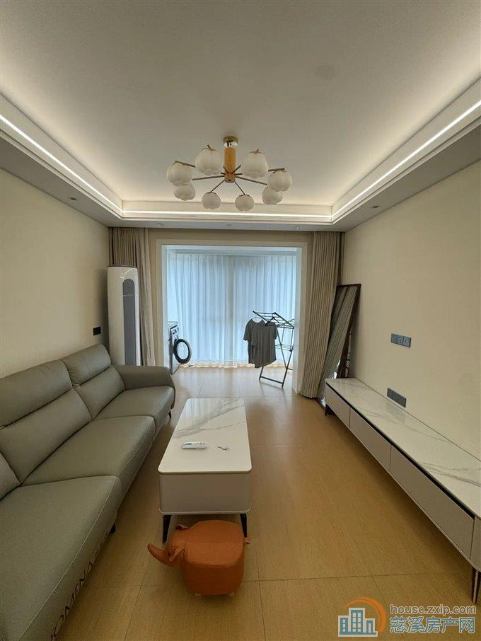 蔚蓝云图花苑85平93.8万精装