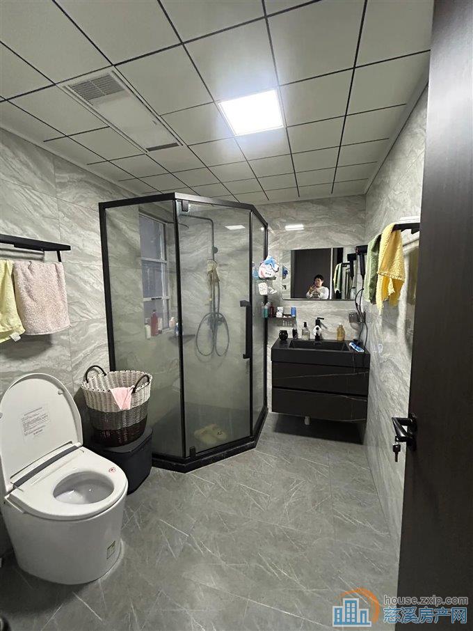 金仕华庭123平，精装修中间楼层