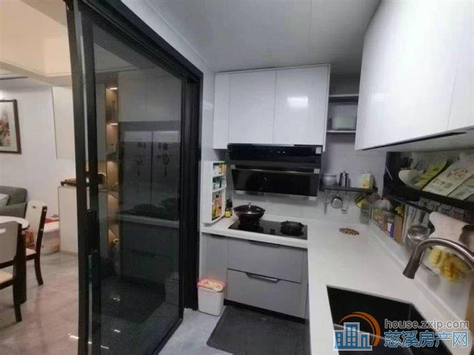 相士地南苑电梯房100平精装车位143万