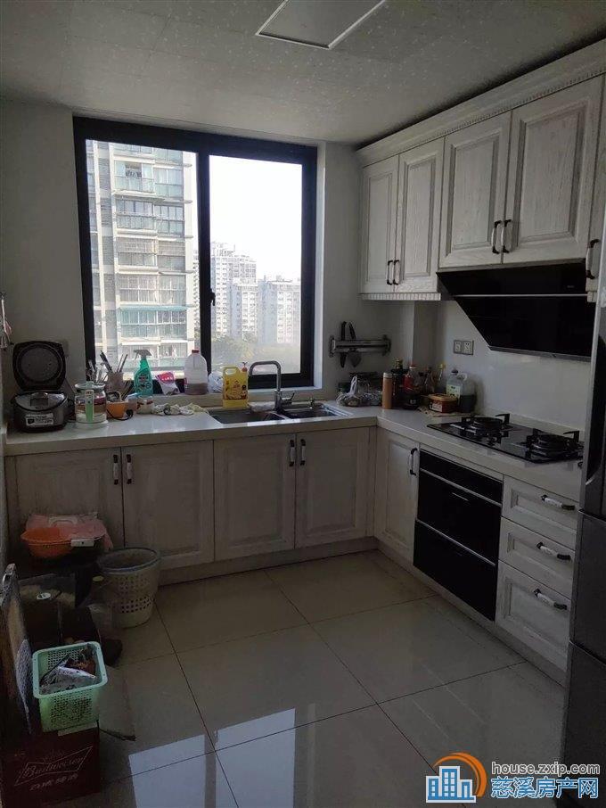 新城大道旁 银桂苑 精装 楼层好 带车位