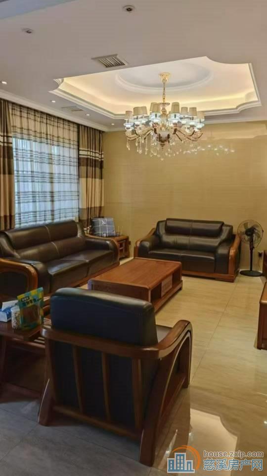 白彭小区精装三间三楼送大院子