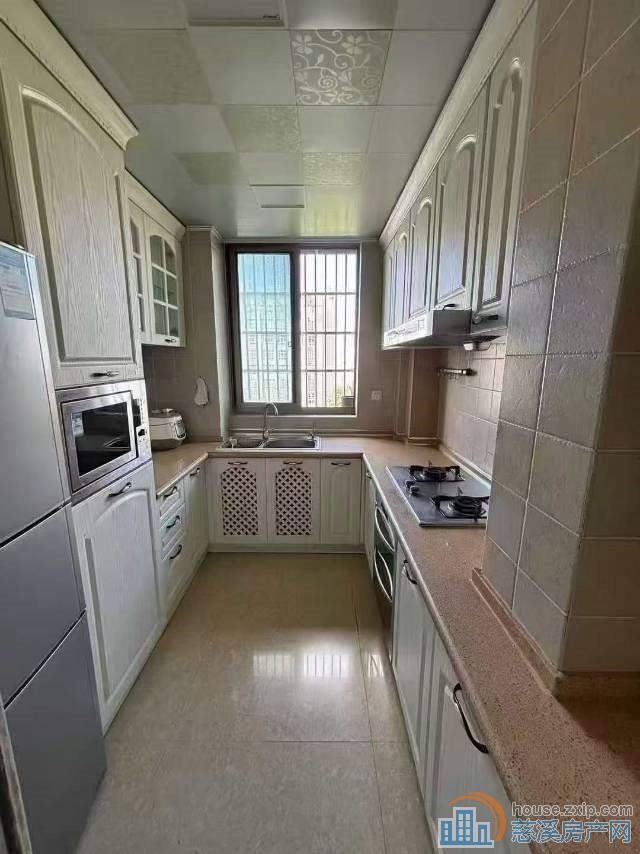 鸿都大厦97平精装南北通好楼层拎包入住