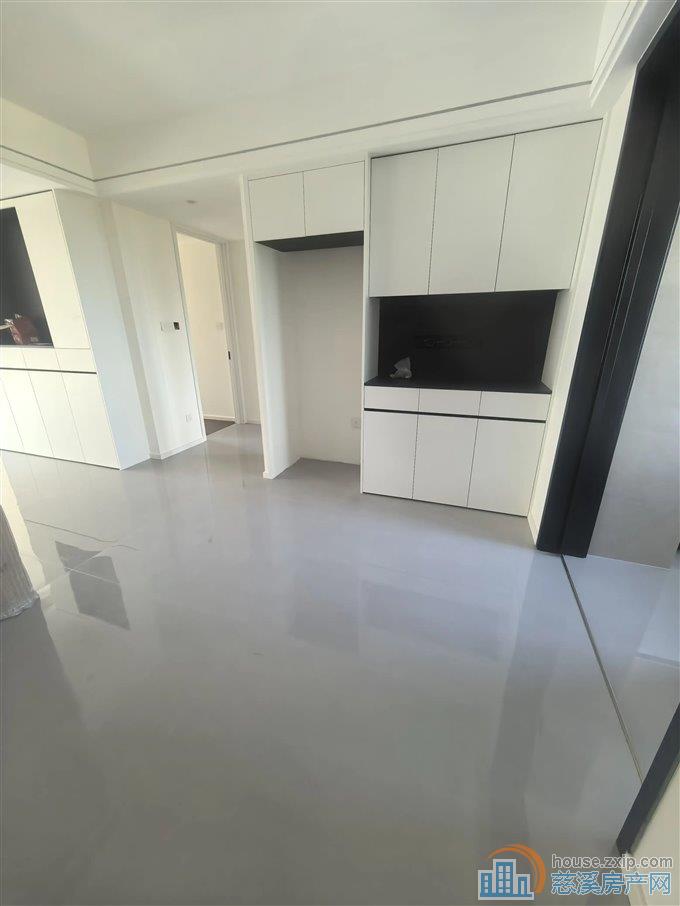 出售保利俯院江南北区精装修未入住126平