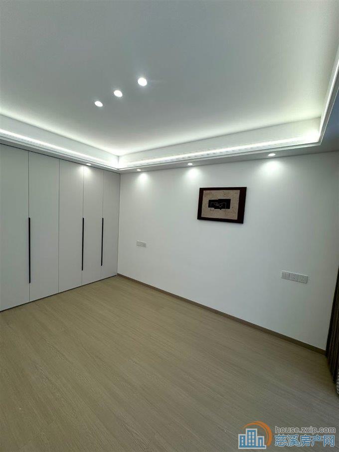 金山小区1楼中庭位置佳73平豪装89万