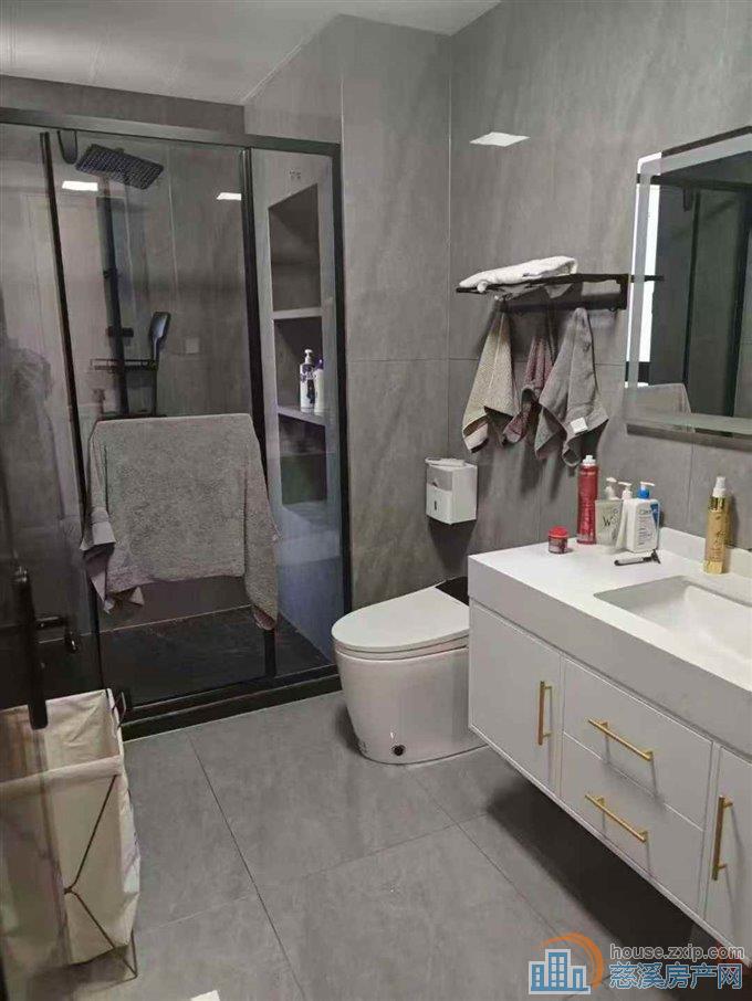 华润凯旋门143平现代精装215万