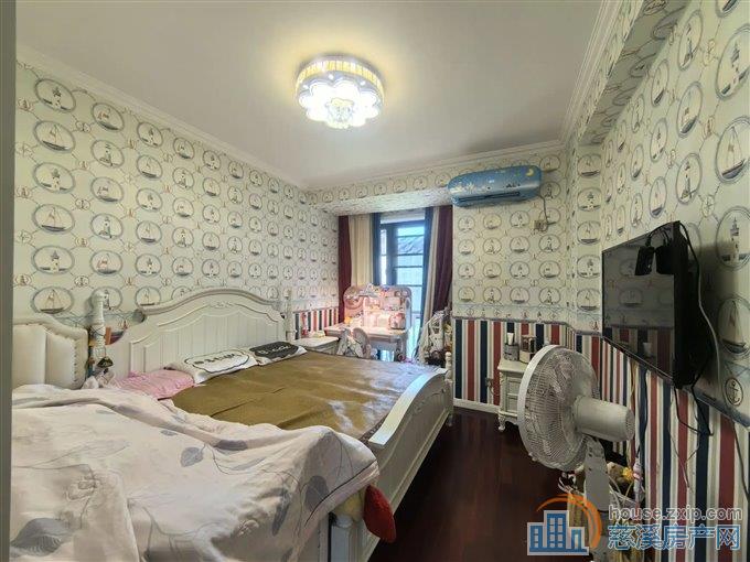 界牌新村138平162万送车位杂物间