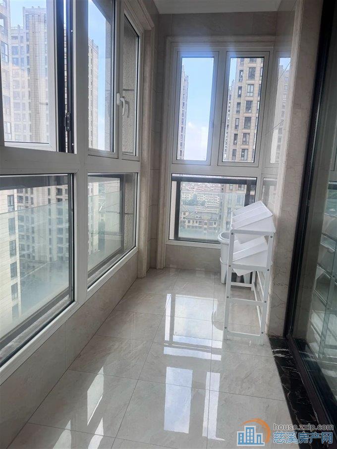 嘉景园 豪装182.6平方带地暖 中上层